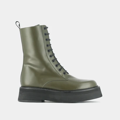 Boots &agrave; lacets et semelles &eacute;paisses in shiny khaki leather | daffia