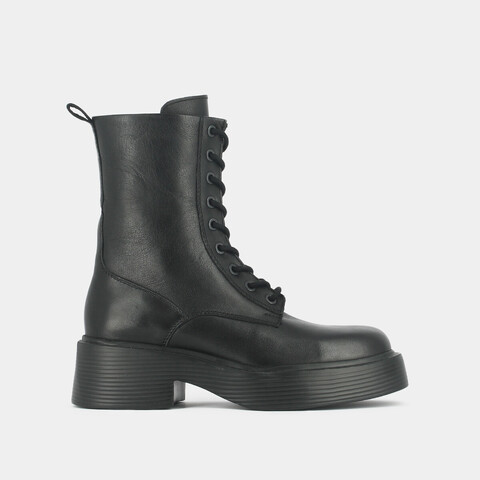 Boots &agrave; lacets, plateformes et bouts carr&eacute;s black