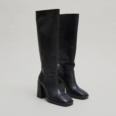 Bottes &agrave; talons hauts et bouts carr&eacute;s in black leather | dethlee