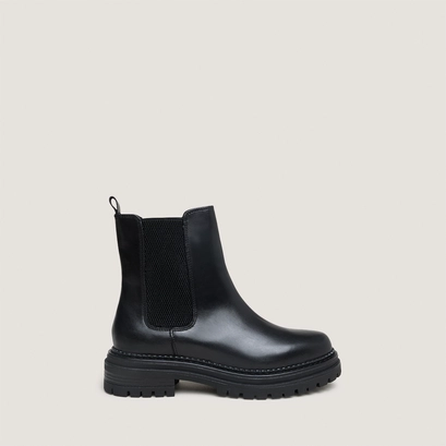Low boots with notched soles and elastic in black leather | adalard