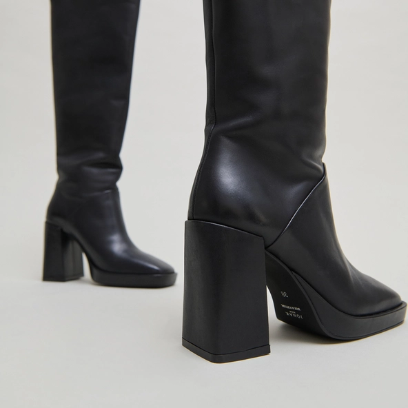 Bottes à talons hauts et bouts carrés in black leather | DETHLEE