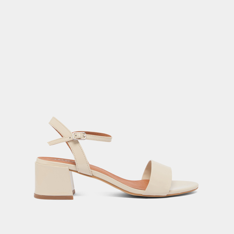 Sandales &agrave; talons et bouts ronds ecru
