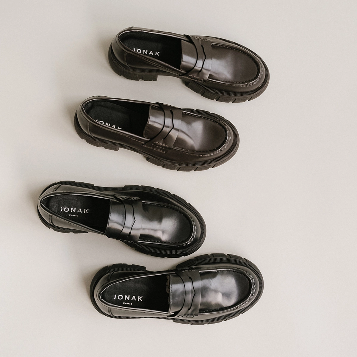 Mocassins à semelles crantées in glazed black leather | DIAQUO
