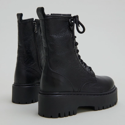 Platform boots with laces in black grained leather | robbo