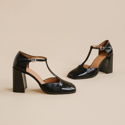 Salom&eacute;s &agrave; talons hauts et bouts carr&eacute;s a... in black shiny leather | vallon