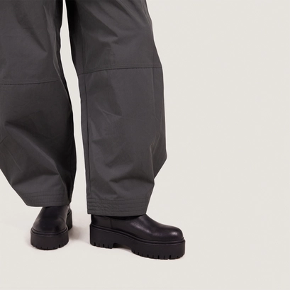 Platform boots with round toes in black leather | ravie