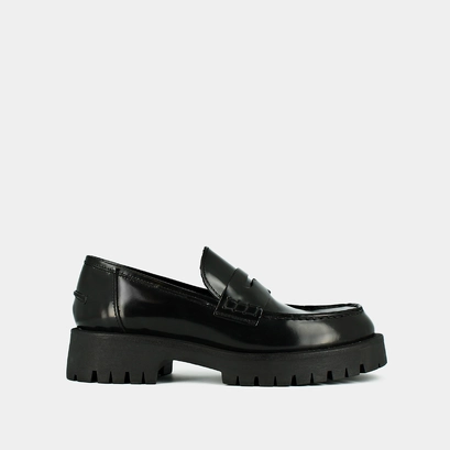 Mocassins &agrave; semelles crant&eacute;es in glazed black leather | RIMANA