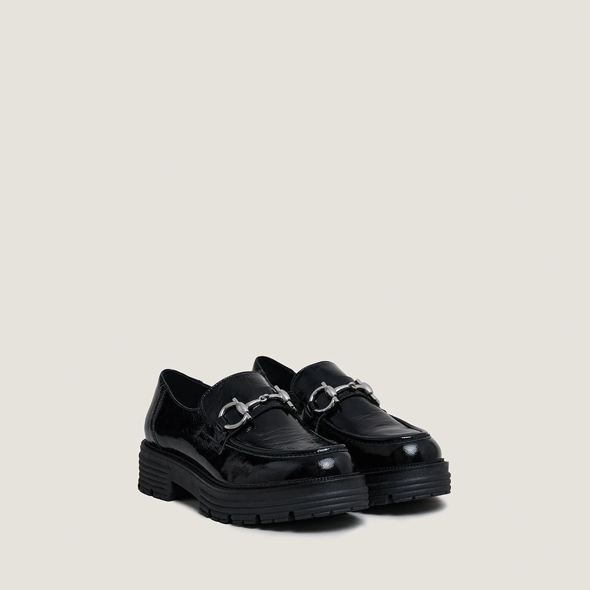 Mocassins à mors et semelles crantées in black pleated patent | ANTON
