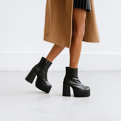 Boots &agrave; plateformes et bouts carr&eacute;s in black leather | noumia