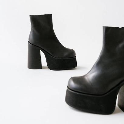 Boots &agrave; plateformes et bouts carr&eacute;s in black leather | noumia