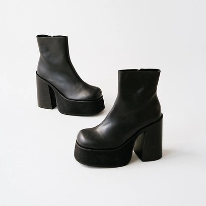 Boots &agrave; plateformes et bouts carr&eacute;s in black leather | noumia