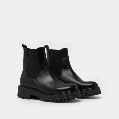 Boots &agrave; semelles crant&eacute;es et &eacute;lastiques in black leather | amandine