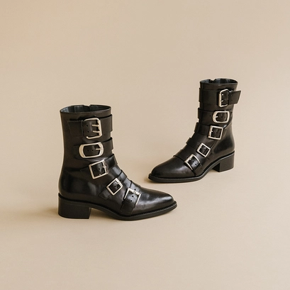 Boots &agrave; sangles et bouts pointus in black leather | diora