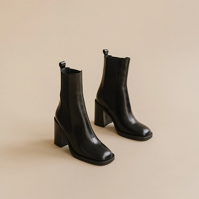 Bottines &agrave; talons et bouts carr&eacute;s in black leather | dallant
