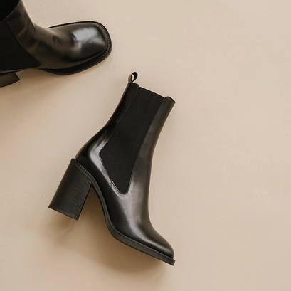 Bottines &agrave; talons et bouts carr&eacute;s in black leather | dallant