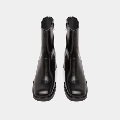 Bottines &agrave; bouts carr&eacute;s et coutures apparentes in black leather | diouma