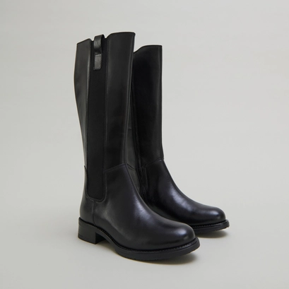 Bottes plates &agrave; bouts ronds in black leather | asper