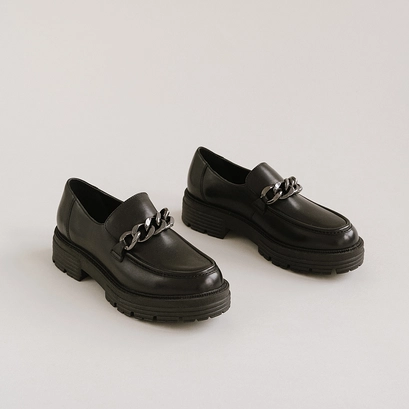 Mocassins &agrave; chaines et semelles crant&eacute;es... in black leather | antony