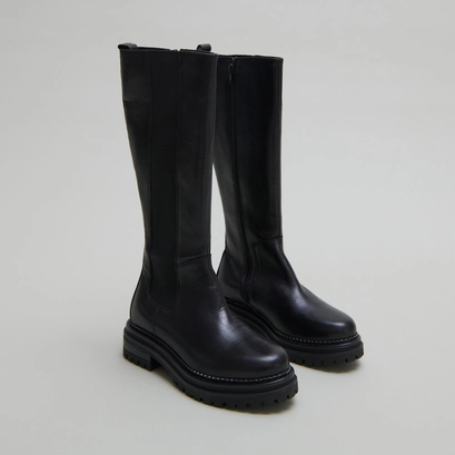 Bottes &agrave; bouts ronds et semelles crant&eacute;e... in black leather | adal