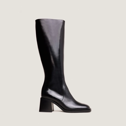 Boots with thick heels and square toes in black leather | diou