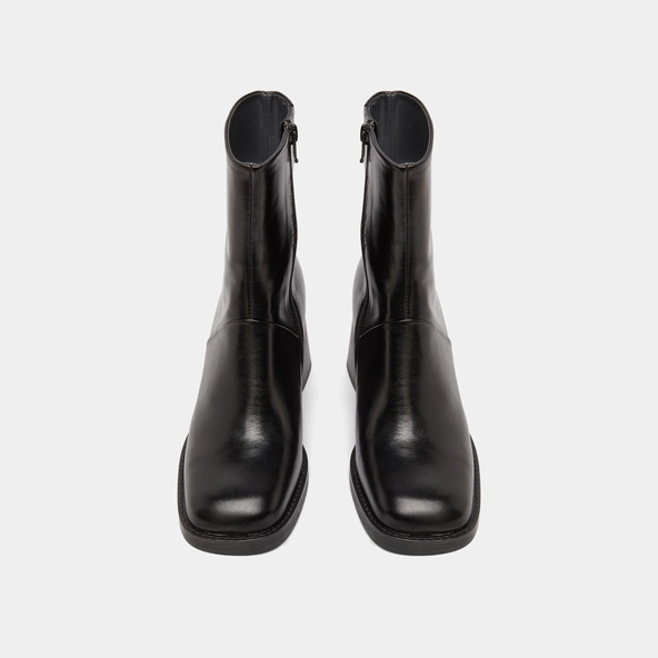 Bottines à bouts carrés et coutures apparentes in black leather | DIOUMA