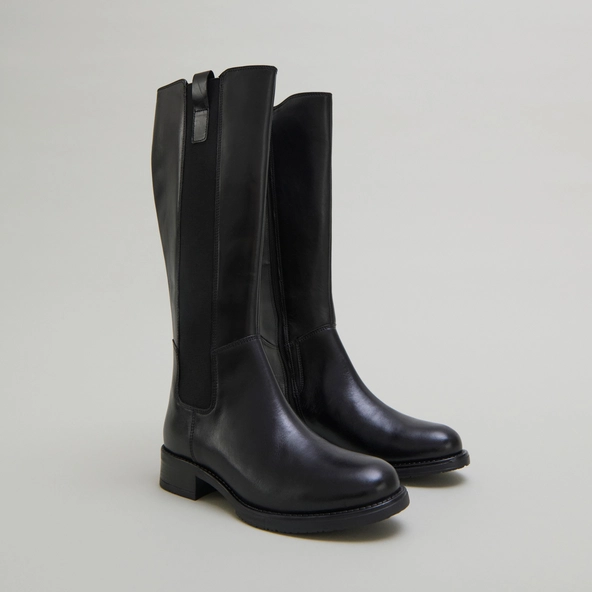 Bottes plates &agrave; bouts ronds in black leather | ASPER