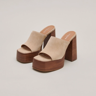 Mules &agrave; talons et bouts ouverts in beige suede | beatrice