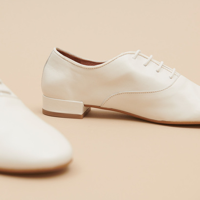 Flat heel richelieus in ecru leather | ADENISE