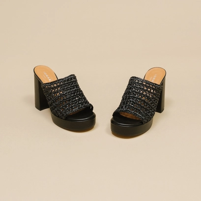 Mules ajour&eacute;es &agrave; plateformes in black raffia | juliette