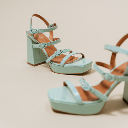 Sandales &agrave; brides et bouts carr&eacute;s in turquoise pleated leather | valens