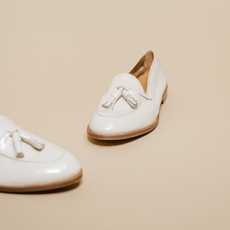 Mocassins &agrave; bouts ronds et pompons ecru