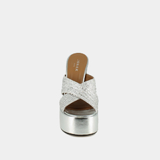 Mules &agrave; brides crois&eacute;es et plateformes silver