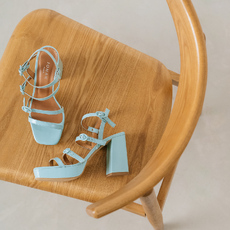 Sandales &agrave; brides et bouts carr&eacute;s turquoise