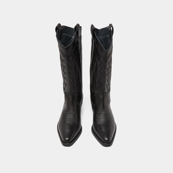 Pointed toe boots with exposed stitching in black grained leather | DELEA