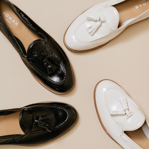 Mocassins &agrave; bouts ronds et pompons ecru