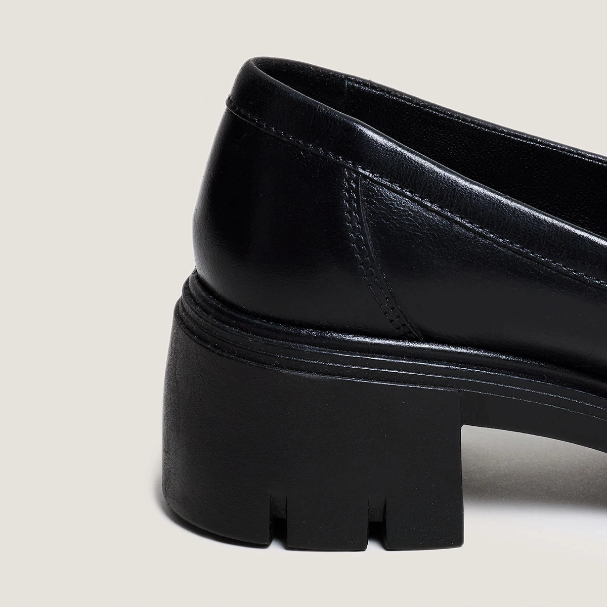 Heeled loafers in black leather | ARON