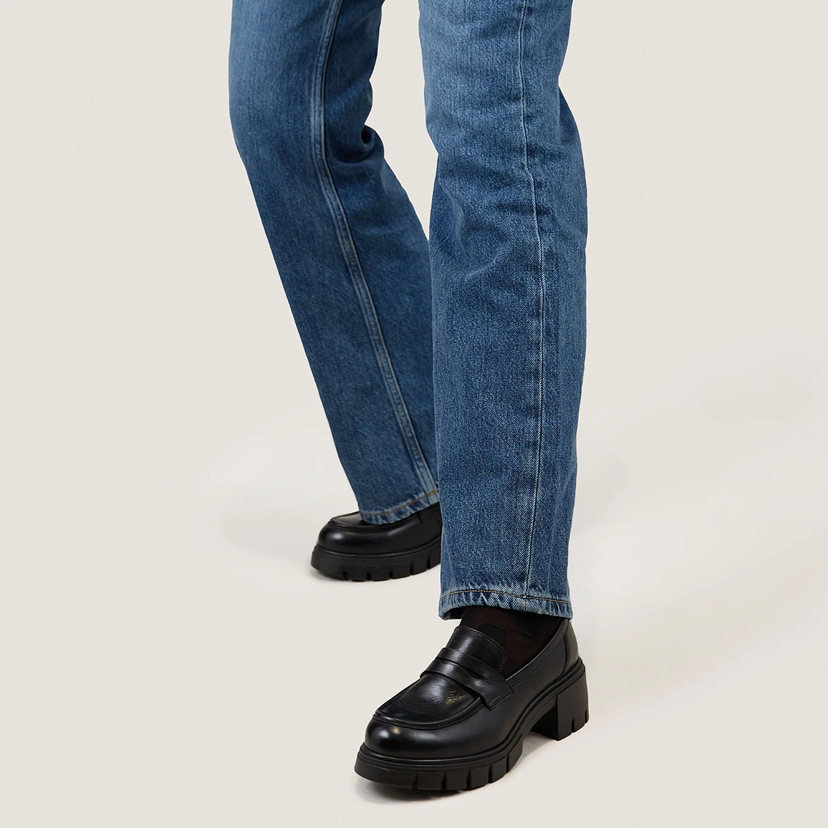 Heeled loafers in black leather | ARON