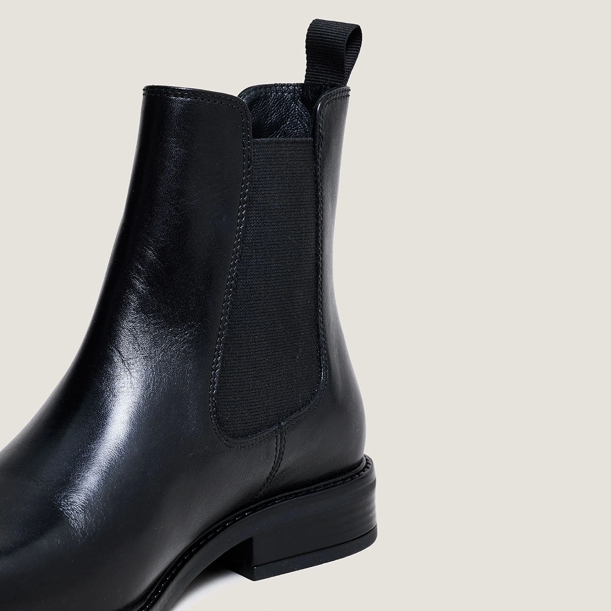 Bottines à bouts ronds in black leather | AUDRY