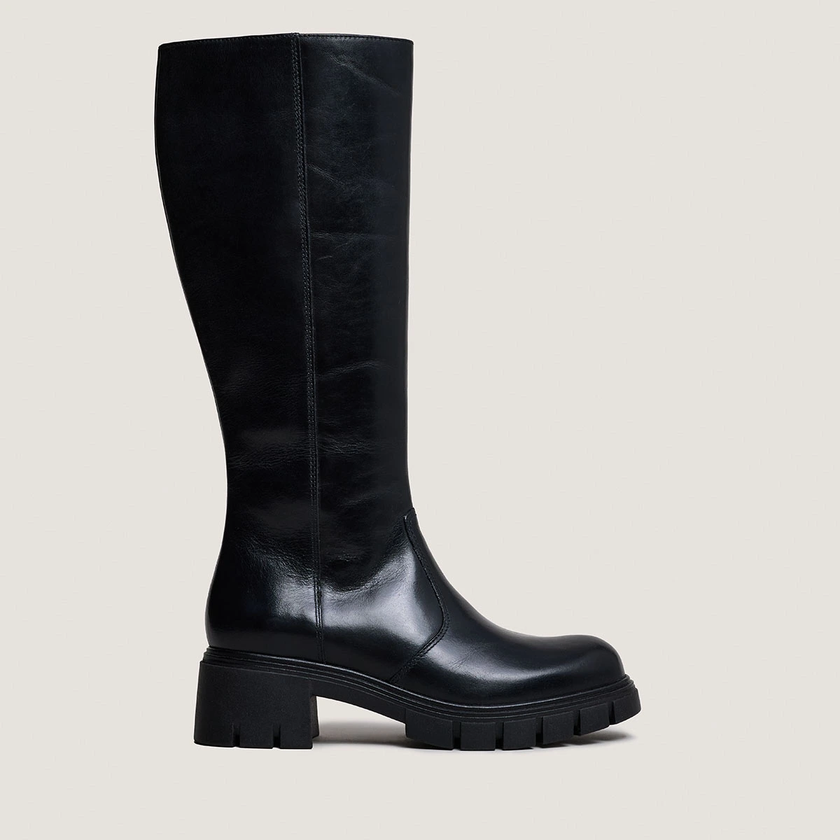 Bottes à semelles crantées in black leather | ANTONIN