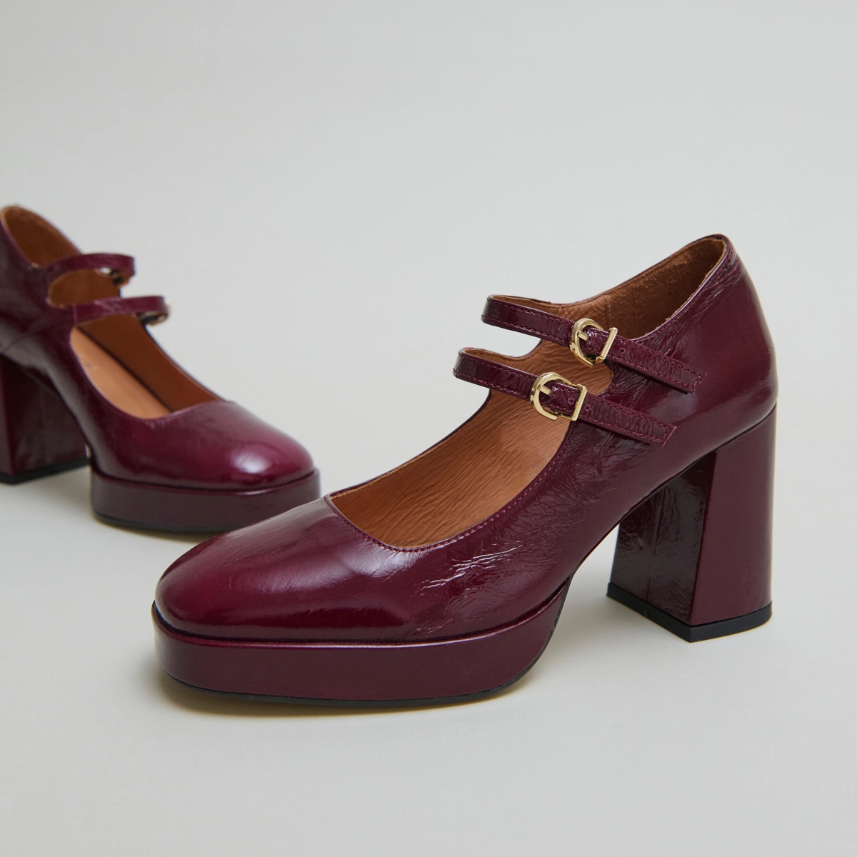 Babies with double straps and platforms in burgundy pleated patent | VERITE