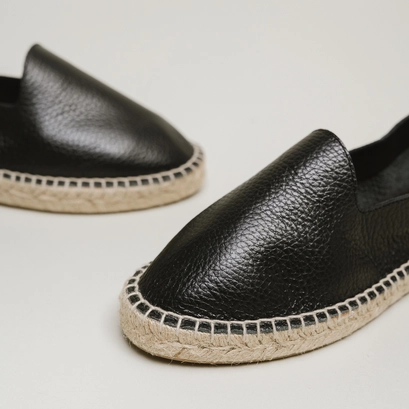 Espadrilles in black grained leather | max