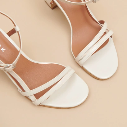 Sandales &agrave; talons et brides in ecru shiny leather | vicomte