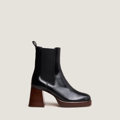 Bottines &agrave; bouts carr&eacute;s et &eacute;lastiques in black distressed leather | becca