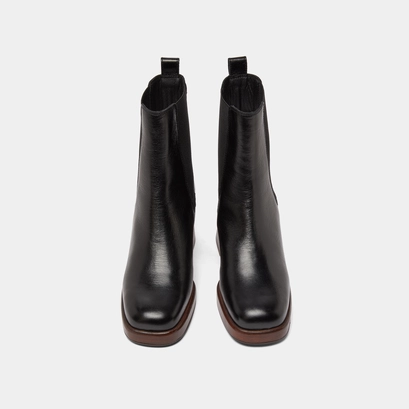 Bottines &agrave; bouts carr&eacute;s et &eacute;lastiques in black distressed leather | becca