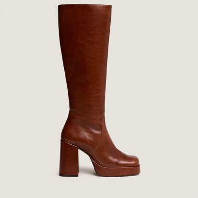Boots with heels and square toes in brown distressed leather | bryan