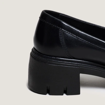 Heeled loafers in black leather | aron