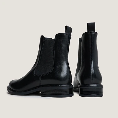 Bottines &agrave; bouts ronds in black leather | audry