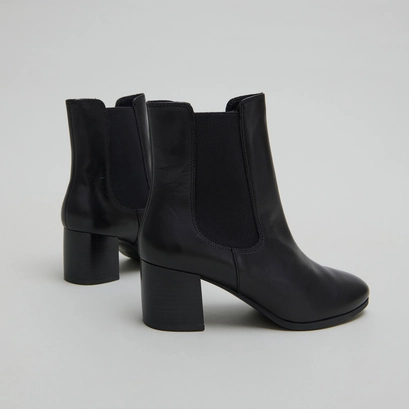 Bottines &agrave; talons et &eacute;lastiques in black leather | alderic
