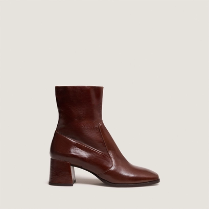 Oval-toe boots in brown aged leather | argentat