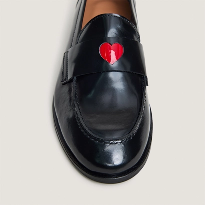 Loafers round-tipped in black shiny leather | donjuan